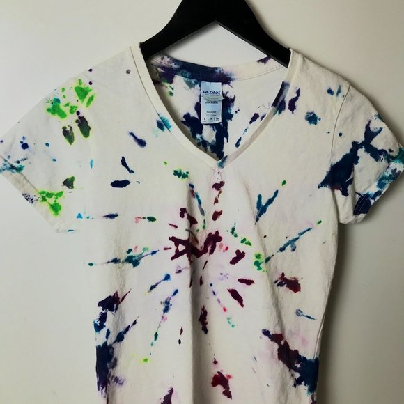 Gildan T Shirt Trendy Tie Dye Festival V-Neck Tee Short Sleeve Cotton Logo Small - Picture 8 of 10